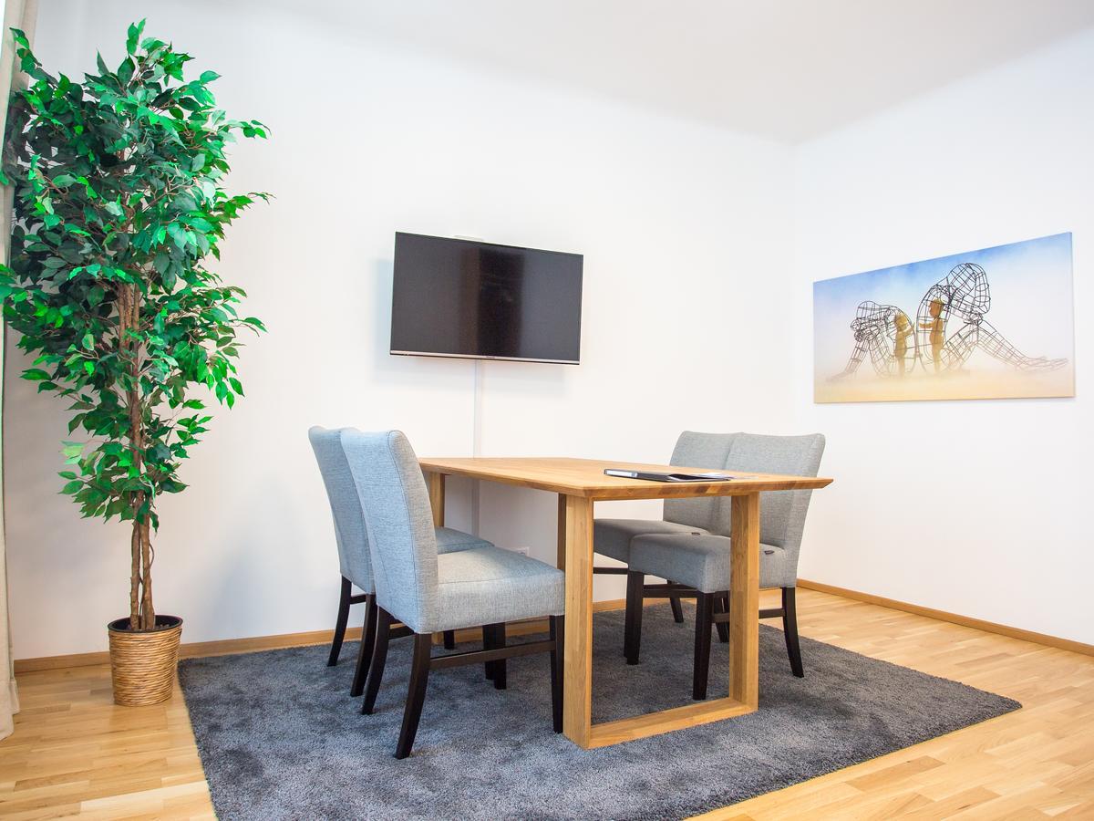 Sky9 Margareten Apartament *